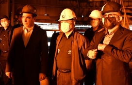 حضور و بازدید مدیر عامل بانک صنعت و معدن از شرکت فروسیلیس غرب پارس و پروژه شمش منیزیم
